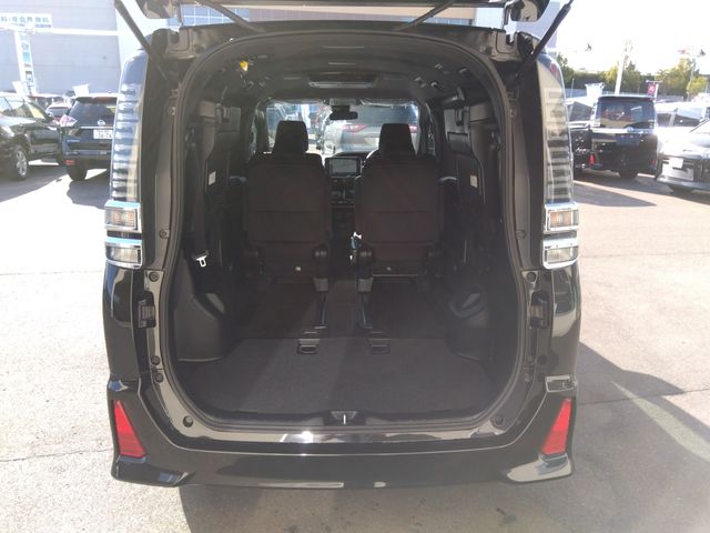 Toyota VOXY 2018-05 16217-19