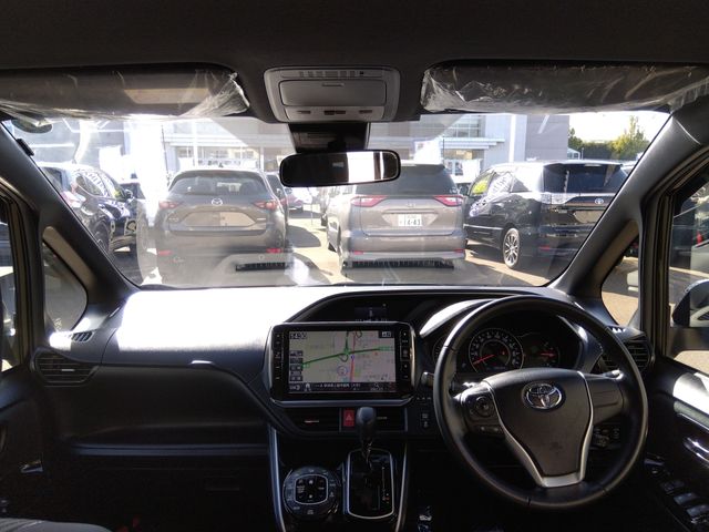Toyota VOXY 2018-05 16217-2