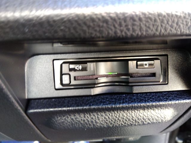 Toyota VOXY 2018-05 16217-14