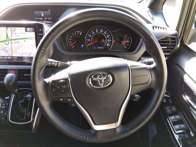Toyota VOXY 2018-05 16217-16