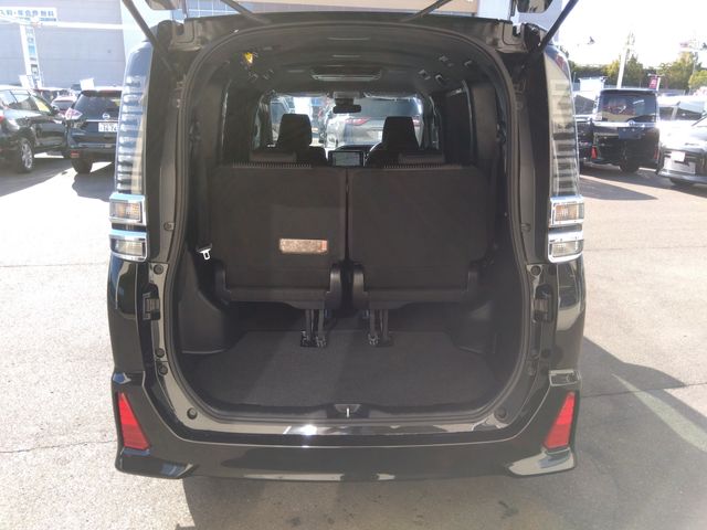 Toyota VOXY 2018-05 16217-18
