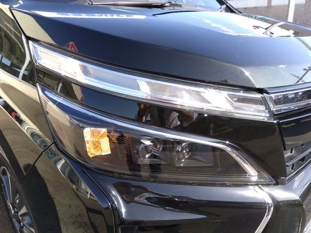 Toyota VOXY 2018-05 16217-5