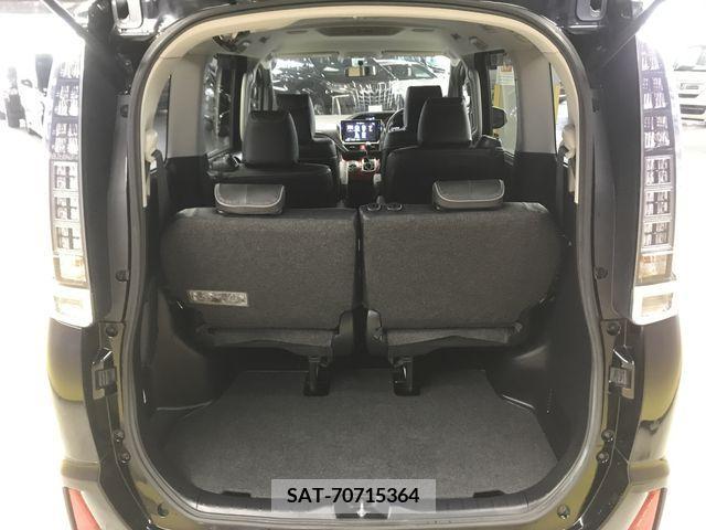 Toyota VOXY 2015-03 217936-9