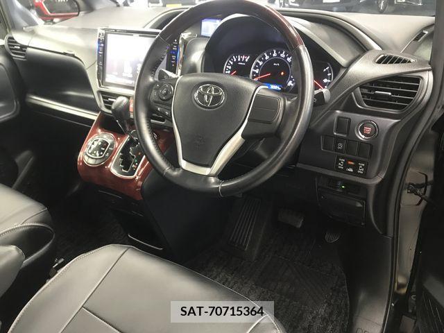 Toyota VOXY 2015-03 217936-1