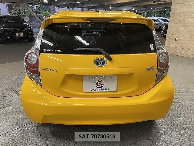Toyota AQUA 2013-09 260398-18