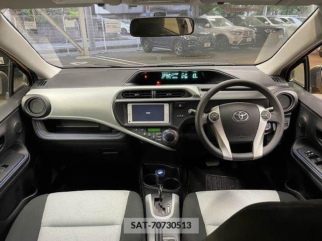 Toyota AQUA 2013-09 260398-1