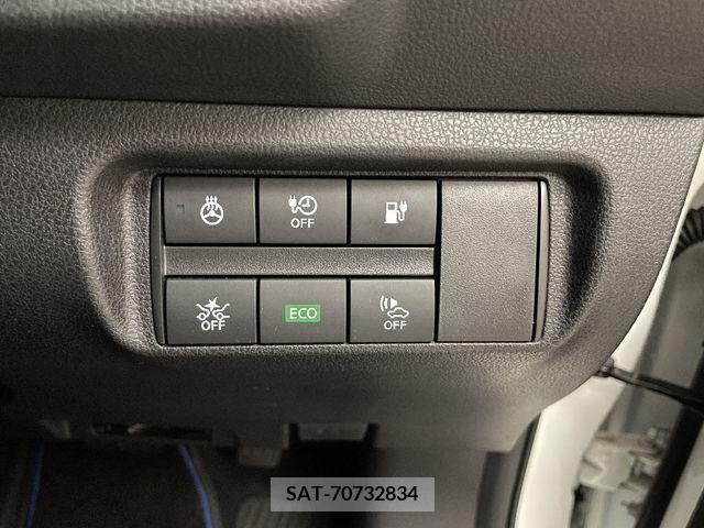 Nissan LEAF 2018-10 232406-18