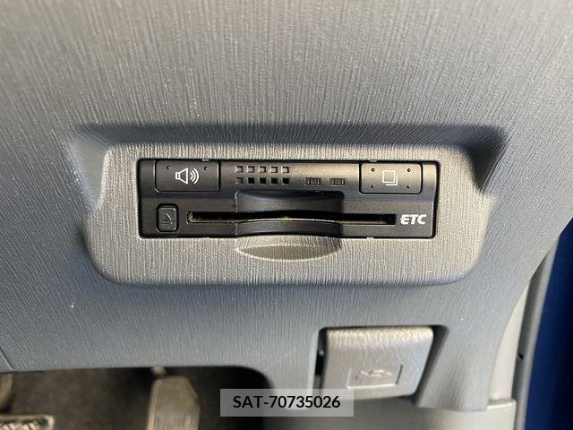 Toyota PRIUS ALPHA 2012-02 382535-19