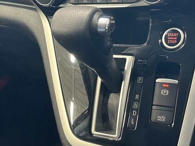 Nissan SERENA 2016-12 193098-27