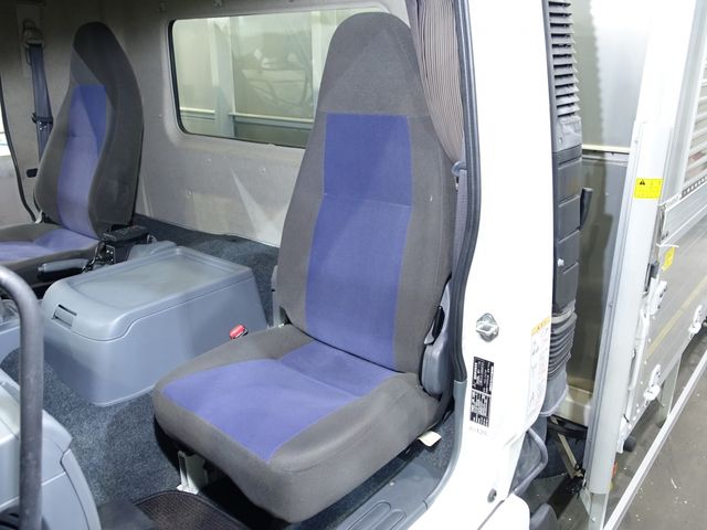 MITSUBISHI FUSO Fighter 2017-08 3594-18