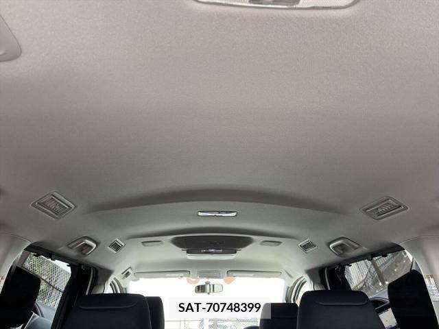 Toyota VOXY 2015-05 213373-16