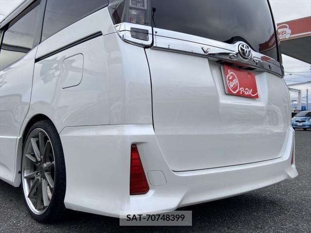 Toyota VOXY 2015-05 213373-12
