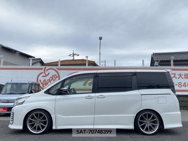 Toyota VOXY 2015-05 213373-4