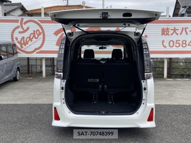 Toyota VOXY 2015-05 213373-15