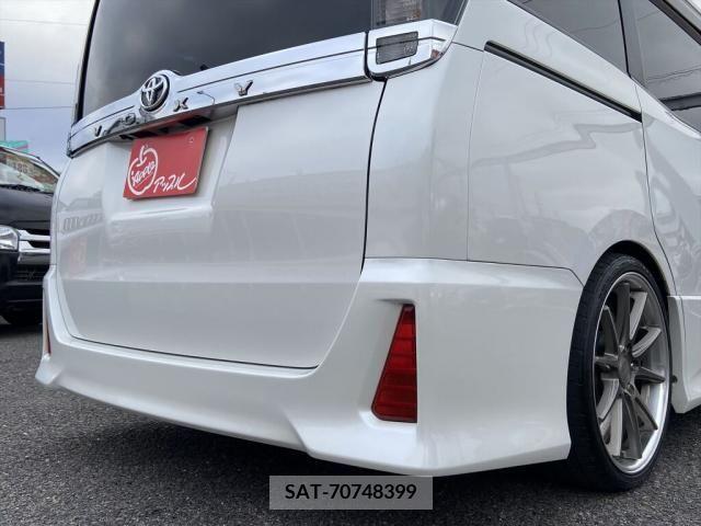 Toyota VOXY 2015-05 213373-11