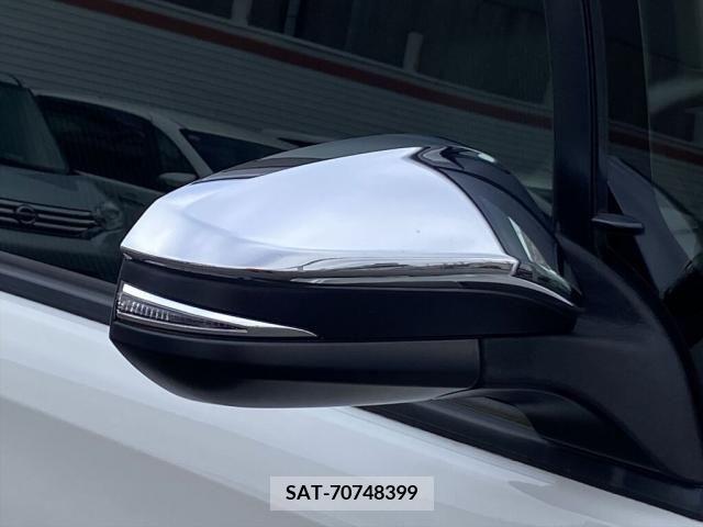 Toyota VOXY 2015-05 213373-18