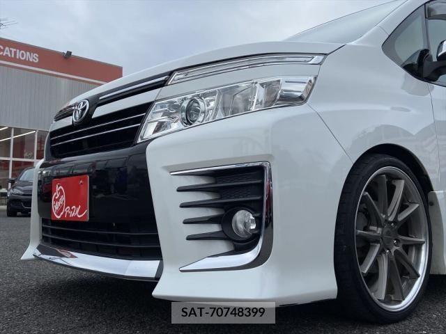 Toyota VOXY 2015-05 213373-10
