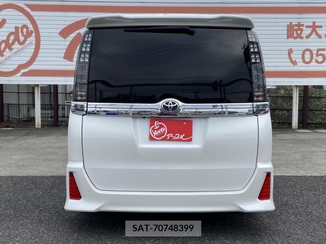 Toyota VOXY 2015-05 213373-2
