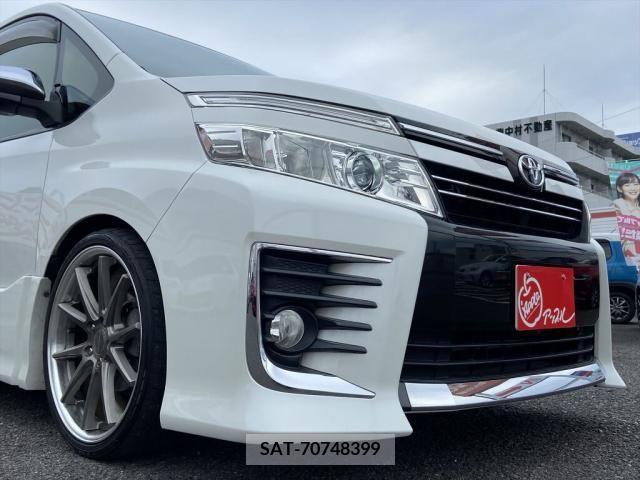Toyota VOXY 2015-05 213373-9