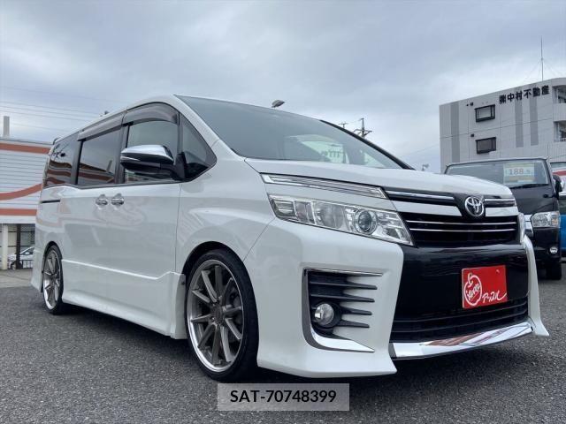 Toyota VOXY 2015-05 213373-5