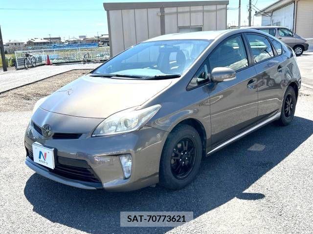 Toyota PRIUS 2013-12 282296-19