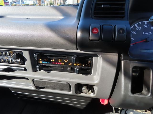 Isuzu ELF TRUCK 2004-04 194089-9