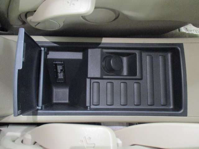 Nissan TIIDA 2006-09 193125-19