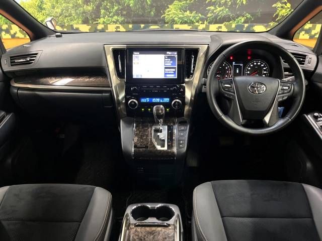 Toyota ALPHARD 2022-05 6952-1
