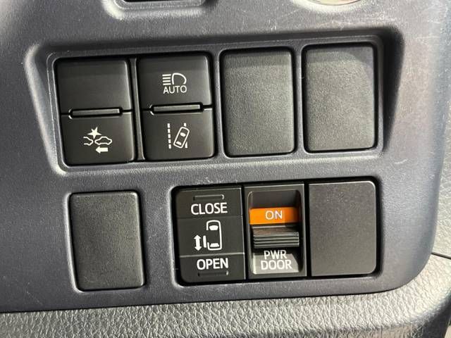 Toyota NOAH 2016-11 18537-6