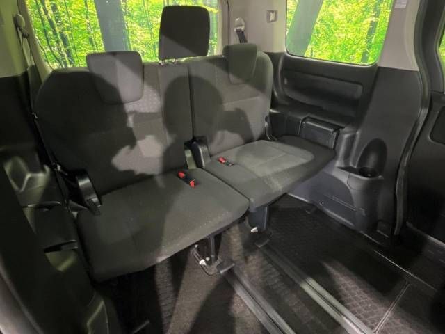 Toyota NOAH 2016-11 18537-9