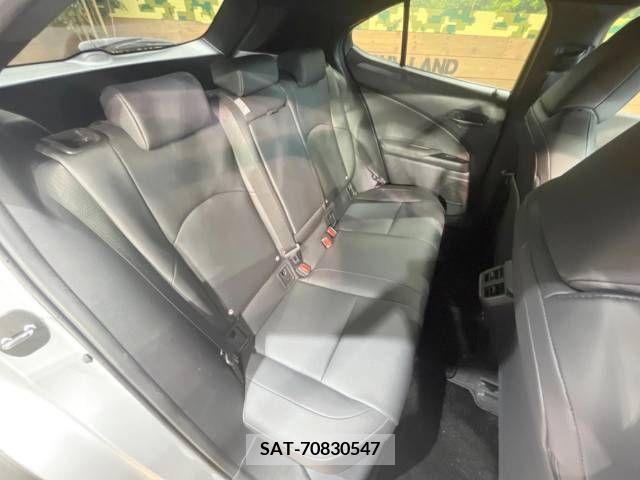 Lexus UX 2019-03 275935-10