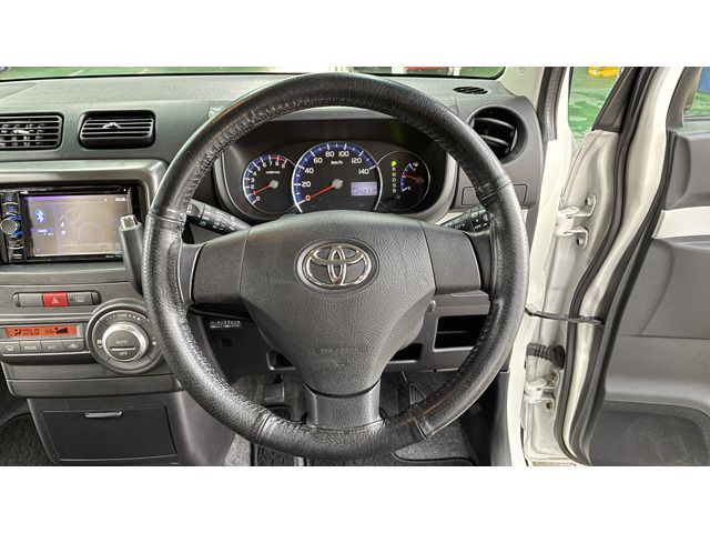 Toyota PIXIS SPACE 2012-11 21582-9