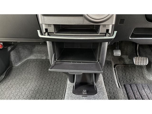 Toyota PIXIS SPACE 2012-11 21582-18