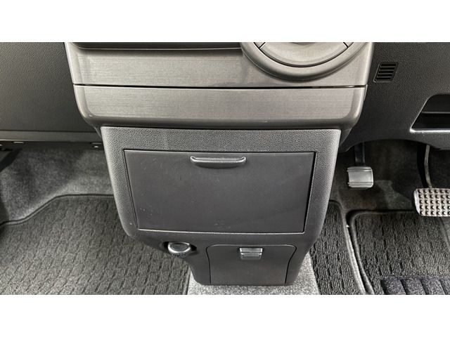 Toyota PIXIS SPACE 2012-11 21582-17