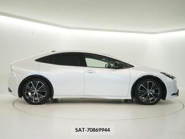 Toyota PRIUS 2023-02 335905-5
