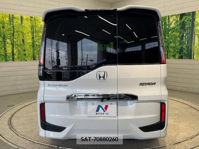 Honda e 2015-08 330919-15