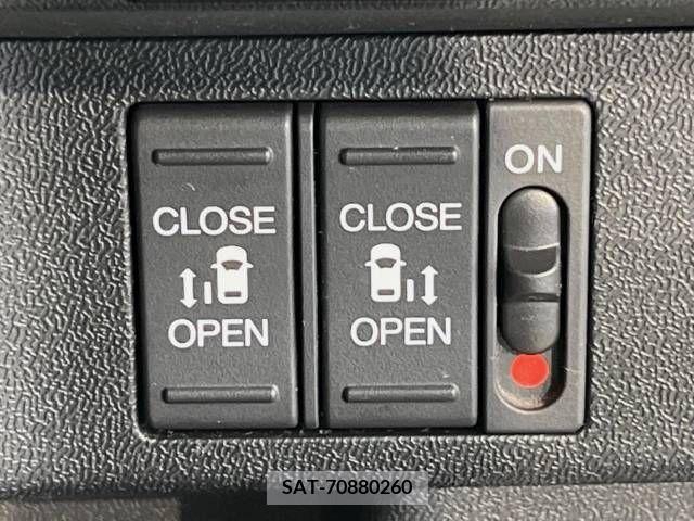 Honda e 2015-08 330919-5