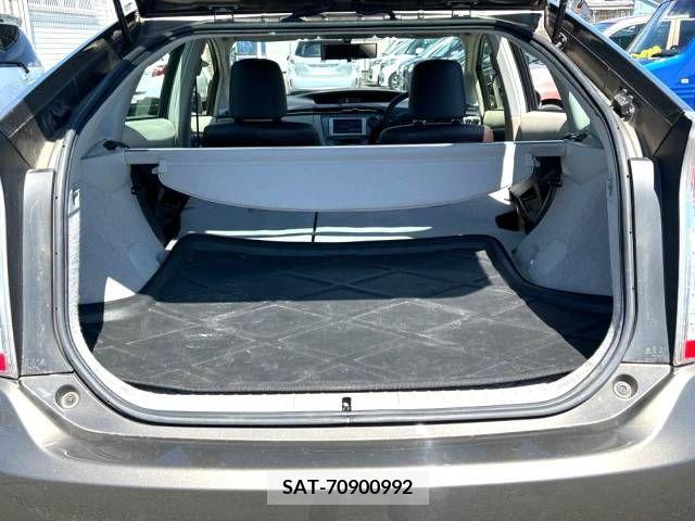 Toyota PRIUS 2013-12 284163-9