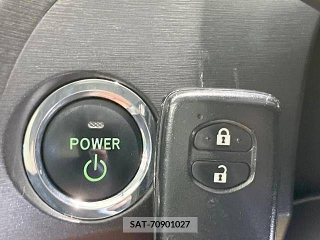 Toyota PRIUS 2011-01 379089-5