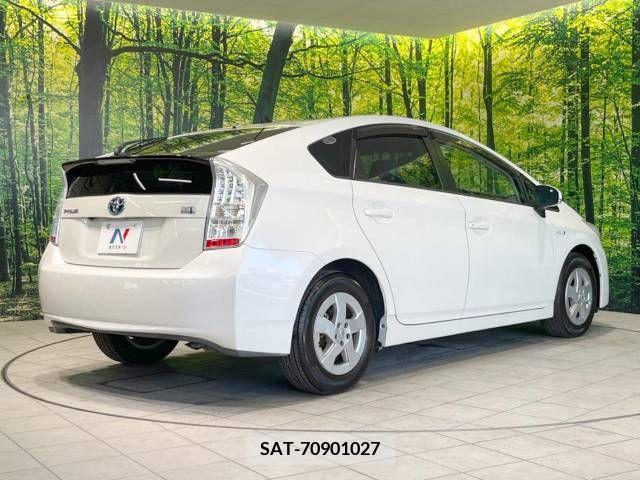 Toyota PRIUS 2011-01 379089-17