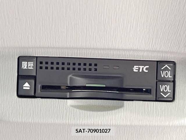 Toyota PRIUS 2011-01 379089-4