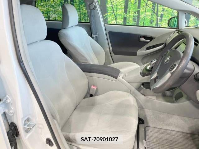 Toyota PRIUS 2011-01 379089-8
