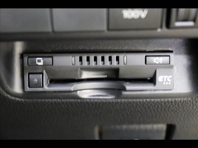 Toyota AQUA 2023-05 13052-3
