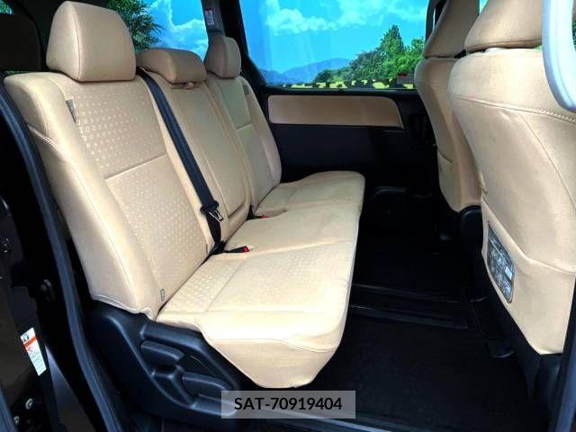 Toyota NOAH 2015-07 255235-8