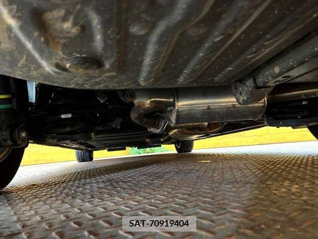 Toyota NOAH 2015-07 255235-19