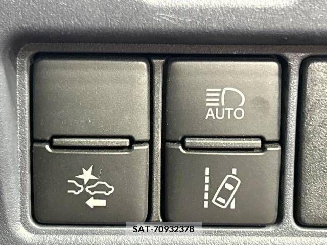 Toyota NOAH 2016-06 345044-5
