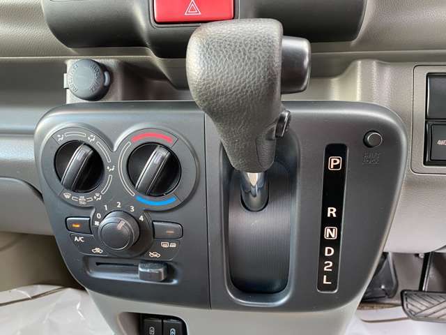 Mitsubishi MINICAB VAN 2022-11 196717-8