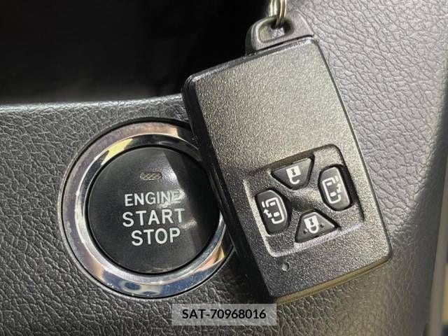 Toyota VOXY 2011-05 337913-6