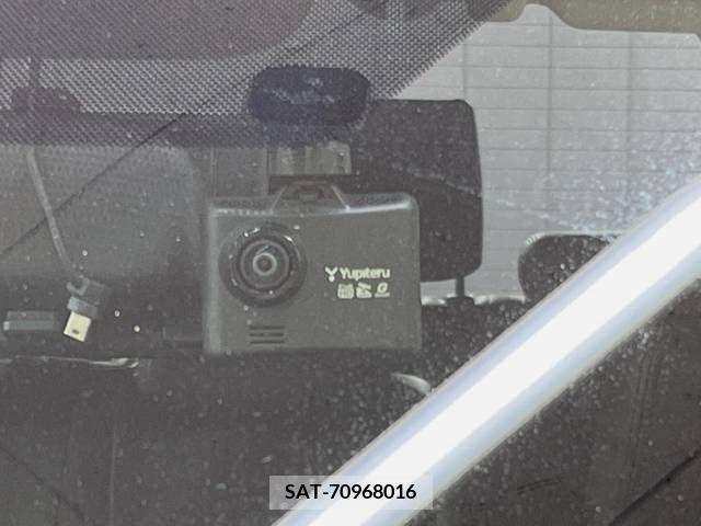 Toyota VOXY 2011-05 337913-5