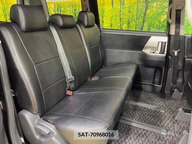 Toyota VOXY 2011-05 337913-9